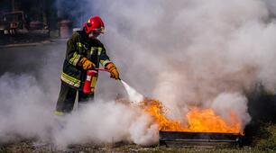 Засоби  пожежогасіння. Захист органів дихання  в зоні пожежі. Дії в разі загоряння одягу.