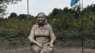 Перший пам'ятник матері, є у селі Старе, що на Київщині! Дякую,Тобі, Мамо за життя !