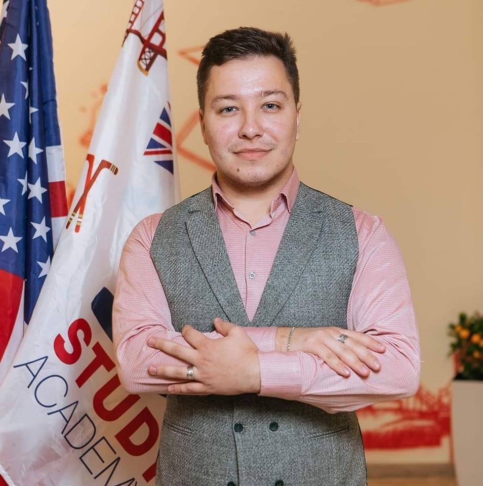 Репетитор Максим Володимирович