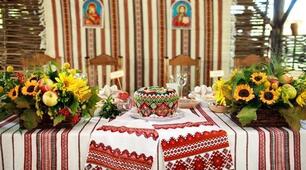 І рушник вишиваний на щастя, на долю дала…