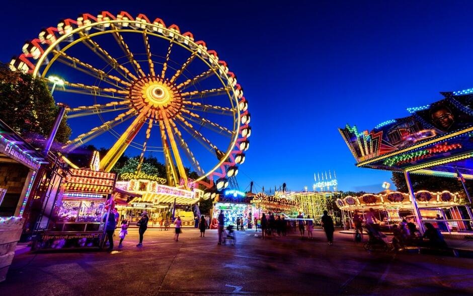 9 Useful Tips for Visiting a Theme Park -