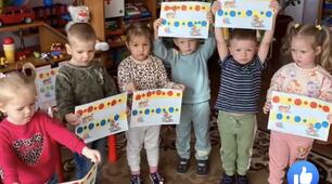 Аплікація" М'ячики для Мурчика і Гавчика" молодша група "Золота рибка"