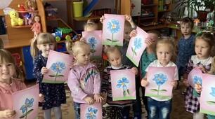 Аплікація " А у нашому содку квіти квітнуть в квітнику"
