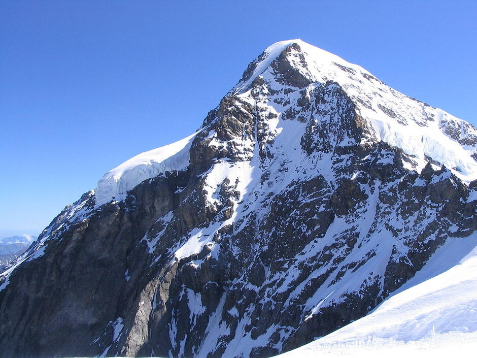 0500h5v9-26af-940x705.jpg
