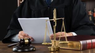 Що таке право і законодавство.