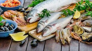 М4 Первинна обробка різних видів риб та продуктів моря, приготування напівфабрикатів з них