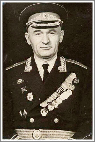 1907 - народився Петро Григоренко, дисидент