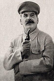 https://upload.wikimedia.org/wikipedia/commons/thumb/4/43/Stalin_Full_Image.jpg/220px-Stalin_Full_Image.jpg