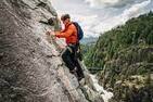 Определение CLIMBING в кембриджском словаре английского языка