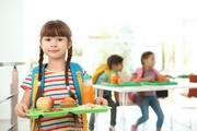 Боротьба з фастфудом, ігри під час обідів та food education: як у школах Європи та США привчають дітей до здорової їжі