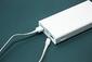 Бесплатное фото power bank и мобильный телефон