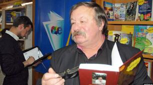 Дмитро Кремінь. "Літа мої і зими" (уривок із вірша "Книга Буття чи Батия"). Коротко про письменника. Патріотичні мотиви, спадкоємність поколінь, відображена в рідній мові
