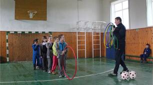 Конспект уроку фізичної культури "Волейбол. Правила гри. Ознайомлення з передачею м’яча двома руками( знизу та зверху). Нижня пряма подача"